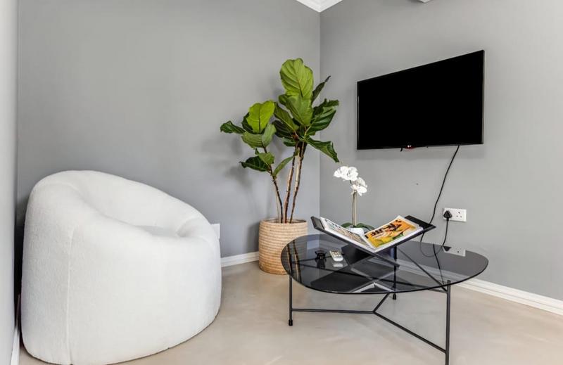 To Let 2 Bedroom Property for Rent in Green Point Western Cape